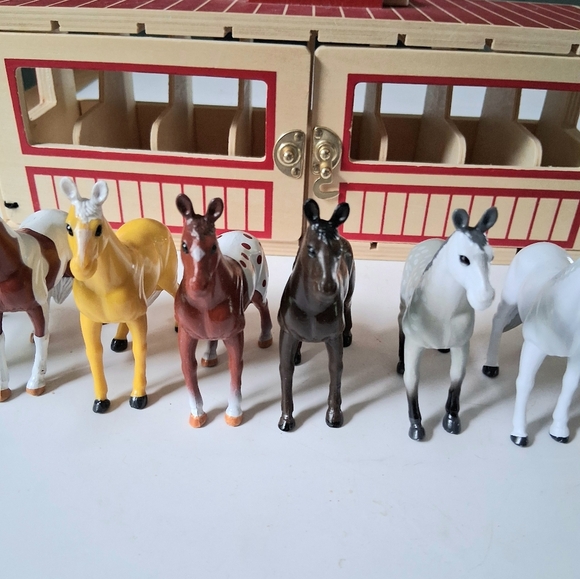 Melissa & Doug Take Along Show Horse Stable Play Set - 3744 Toy horse Figurines - Picture 6 of 16